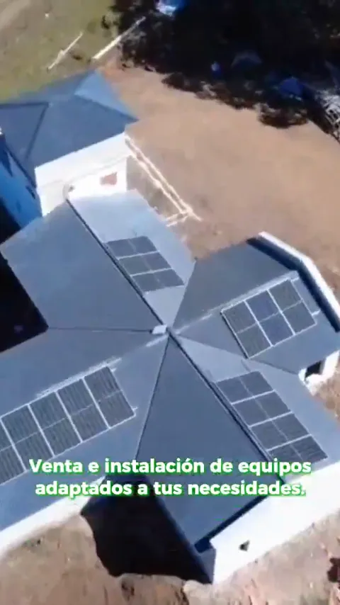 Vista aérea real de un techo solar